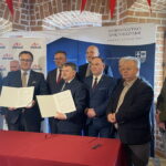 27.02.2024. Sandomierz. Podpisanie umowy z wykonawcą ulicy Lwowskiej bis. / Fot. Grażyna Szlęzak - Radio Kielce