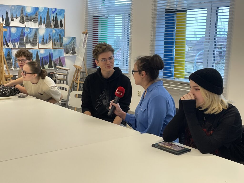 Młodzież uczyła się pracy przy podcastach - Radio Kielce