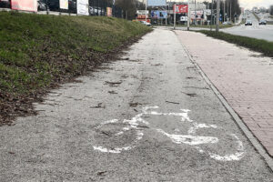 Kiedy zostaną uprzątnięte ścieżki rowerowe? - Radio Kielce