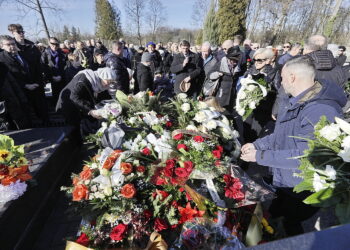 16.02.2024 Kielce. Pogrzeb Jana Waluszewskiego, byłego założyciela i rektora Wyższej Szkoły Handlowej w Kielcach / Fot. Jarosław Kubalski - Radio Kielce