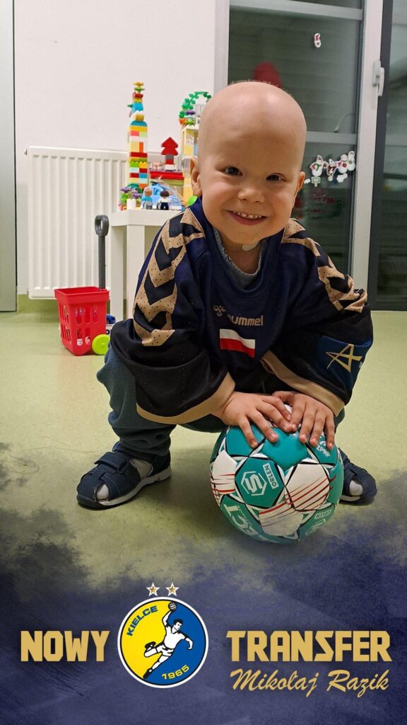 Wielki transfer serca Industrii Kielce - Radio Kielce Na zdjęciu: Mikołaj Razik - podopieczny fundacji Cancer Fighters / Fot. Industria Kielce