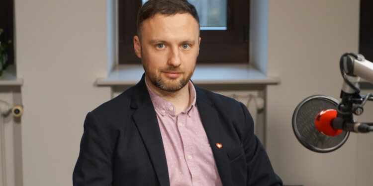 5.02.2024. Radio Kielce. Studio Polityczne Radia Kielce. Na zdjęciu: Michał Piasecki z Platformy Obywatelskiej. / Fot. Aleksandra Kwaśniewska - Radio Kielce