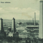 Pocztówka ze zdjęcia Stanisława Saneckiego z ok. 1910 roku. Na pierwszym planie wapienniki Kadzielni, a ostatni budynek w głębi z prawej to Huta Szkła "Maryla". / Fot. ze zbiorów Marcina Lorka