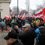 Pod Sejmem doszło do starć między protestującymi a policją - Radio Kielce 06.03.2024. Warszawa. Demonstracja rolników / Fot. Paweł Supernak - PAP