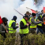 Pod Sejmem doszło do starć między protestującymi a policją - Radio Kielce 06.03.2024. Warszawa. Demonstracja rolników / Fot. Paweł Supernak - PAP