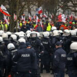 Pod Sejmem doszło do starć między protestującymi a policją - Radio Kielce 06.03.2024. Warszawa. Demonstracja rolników / Fot. Paweł Supernak - PAP