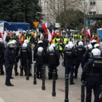 Pod Sejmem doszło do starć między protestującymi a policją - Radio Kielce 06.03.2024. Warszawa. Demonstracja rolników / Fot. Paweł Supernak - PAP