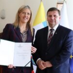 25.03.2024. Kielce. Na zdjęciu: Agnieszka Pietrzak - nowa dyrektorka Świętokrzyskiego Ośrodka Doradztwa Rolniczego w Modliszewicach, Michał Skotnicki - wicewojewoda świętokrzyski / fot. Świętokrzyski Urząd Wojewódzki