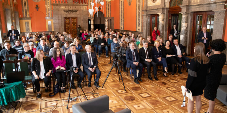 Potrzeba kolejnych rozwiązań dla osób z niepełnosprawnościami w przestrzeni publicznej