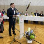 17.03.2024. Klimontów. XI Gminne Śniadanie Wielkanocne. Na zdjęciu: Janina Luzak - prezes Gminnego Związku Kółek i Organizacji Rolniczych w Klimontowie, Marek Goździewski - burmistrz Klimontowa / Fot. Grażyna Szlęzak - Radio Kielce