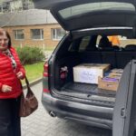 13.03.2024. Kielce. Starostwo Powiatowe. Seniorzy z Chęcin włączyli się w akcję „Paczka dla Rodaka na Wileńszczyźnie” / Fot. Monika Miller - Radio Kielce