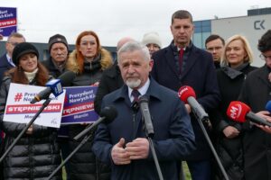 13.03.2024. Kielce. Konferencja Marcina Stępniewskiego - kandydata na prezydenta Kielc. Na zdjęciu (przy mikrofonie): Kazimierz Mądzik / źródło: Marcin Stępniewski