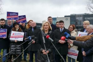 13.03.2024. Kielce. Konferencja Marcina Stępniewskiego - kandydata na prezydenta Kielc. Na zdjęciu (przy mikrofonie): Renata Janik - wicemarszałek województwa / źródło: Marcin Stępniewski