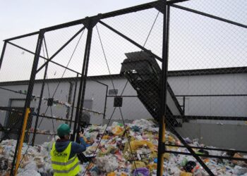 05.04.2024. Włoszczowa. Nowoczesna linia segregacji odpadów umożliwiająca wytwarzanie ze śmieci paliwa alternatywnego / Fot. UG Włoszczowa