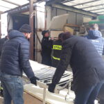 Ponad 200 łóżek trafiło do ukraińskich szpitali. To dar od ŚCO - Radio Kielce 240 łóżek, materace i szafki do szpitali w Ukrainie / Fot. ŚCO