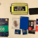 Kieleccy funkcjonariusze Centralnego Biura Zwalczania Cyberprzestępczości zatrzymali w Trójmieście trzy osoby, które za pomocą szyfrowanych komunikatorów sprzedawały narkotyki / źródło: CBZC