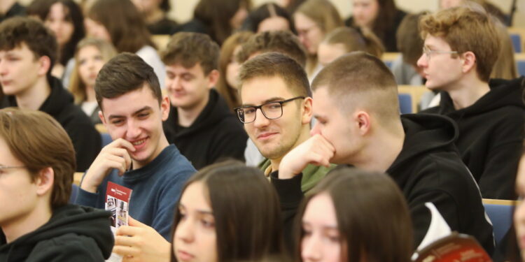 Studencie pamiętaj o ubezpieczeniu zdrowotnym