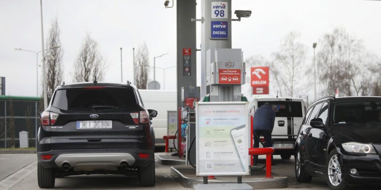 Jest decyzja rządu w sprawie stawek na paliwo