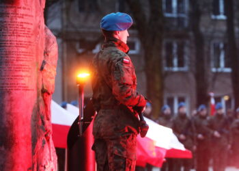 01.03.2024. Kielce. Obchody Narodowego Dnia Pamięci Żołnierzy Wyklętych. Uroczystości przed pomnikiem Armii Krajowej / Fot. Wiktor Taszłow - Radio Kielce