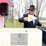 12.03.2024. Końskie. Oficjalne rozpoczęcie budowy osiemdziesięciu mieszkań Społecznej Inicjatywy Mieszkaniowej SMS (Świętokrzyskie, Małopolskie, Śląskie) . Na zdjęciu: Krzysztof Obratański - burmistrz Końskich / Fot. Magdalena Galas-Klusek – Radio Kielce