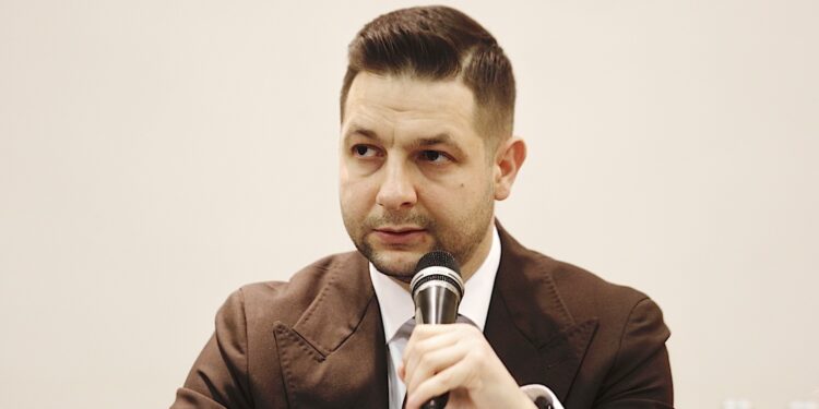 Jest wniosek do PE o uchylenie immunitetu Patrykowi Jakiemu - Radio Kielce Jest wniosek do PE o uchylenie immunitetu Patrykowi Jakiemu