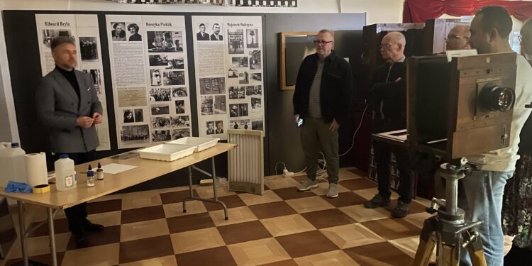 Tajniki dawnej fotografii na warsztatach w Sandomierzu