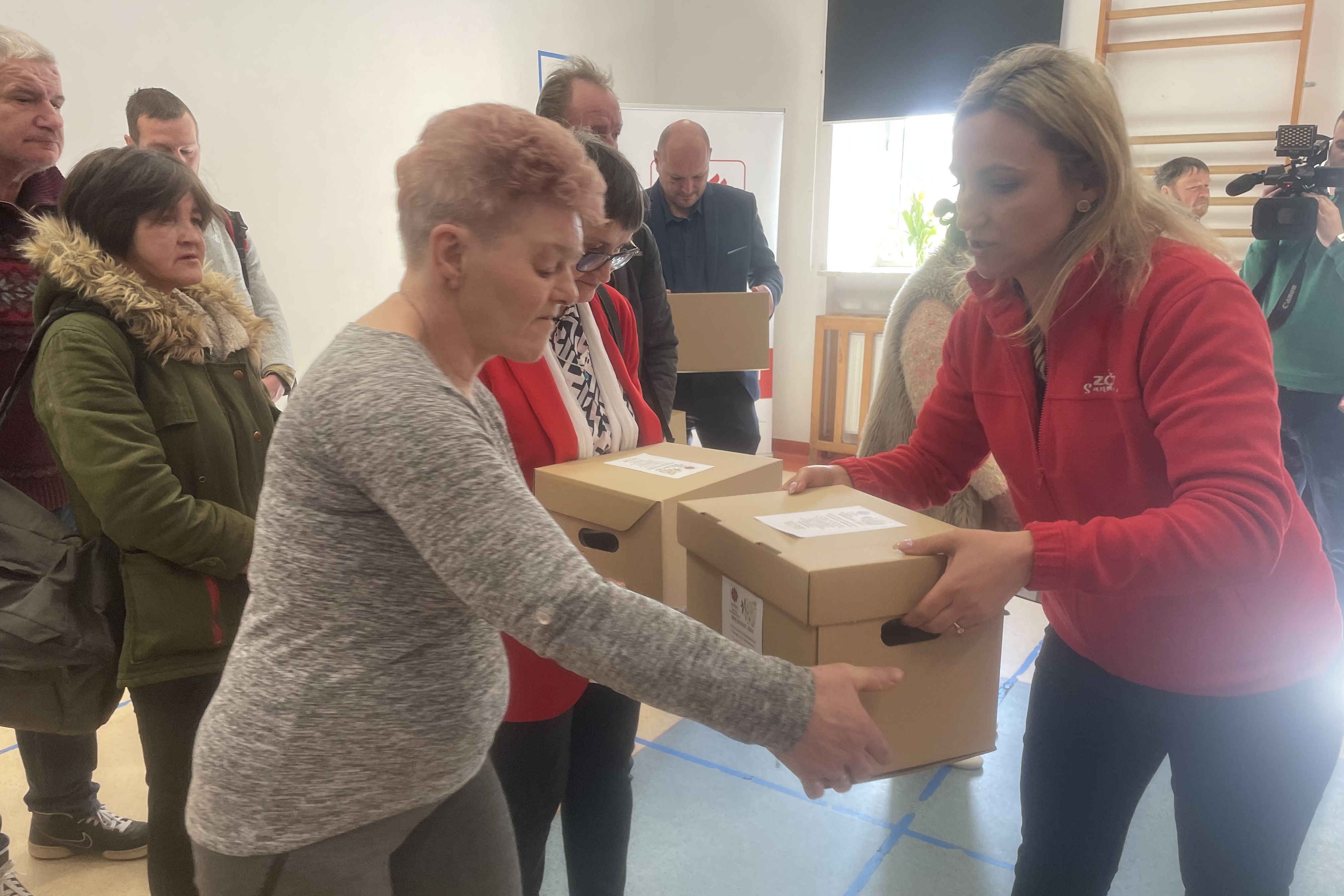Paczki dla potrzebujących od sandomierskiej Caritas