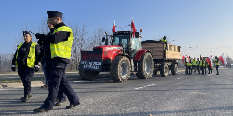 Policja: protest przebiega bez zakłóceń