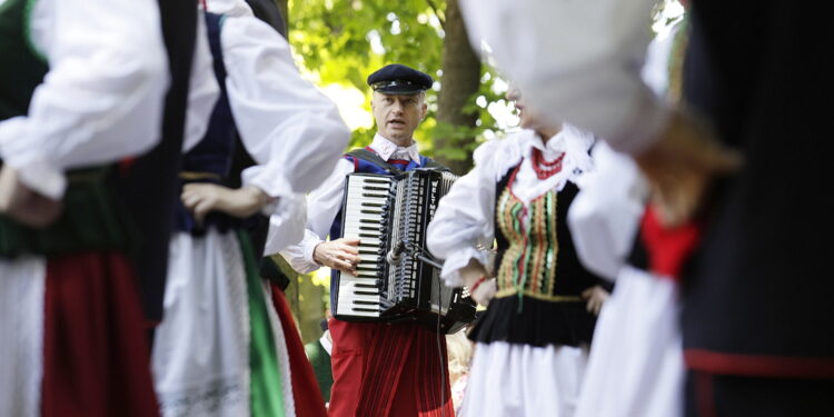 RYM SIĘ NIESIE PO POLU PO LESIE. „Strażak” [POSŁUCHAJ] - Radio Kielce