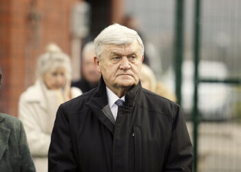 Lubański, Piechna i Jachimek gośćmi spotkania „Z kulturą o sporcie w Pałacyku” - Radio Kielce 05.03.2024. Nowiny. Otwarcie nowoczesnego boiska. Na zdjęciu Włodzimierz Lubański. / Fot. Jarosław Kubalski - Radio Kielce