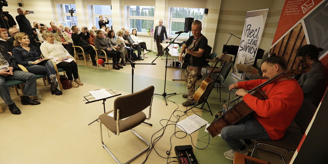 14.03.2024 Kielce. WBK. Spotkanie z pisarzem Szczęsnym Wrońskim / Fot. Jarosław Kubalski - Radio Kielce