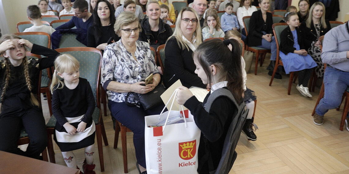 15.03.2024 Kielce. Finał konkursu plastycznego dla dzieci "Kielce - Moje Miasto w 2024 roku" / Fot. Jarosław Kubalski - Radio Kielce