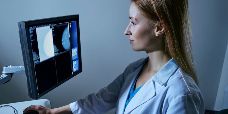 Bezpłatna mammografia w Ostrowcu i Starachowicach