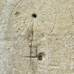 Strożyska. Kościół Parafialny Wniebowzięcia NMP - zegar słoneczny