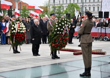 Politycy PiS upamiętnili ofiary katastrofy smoleńskiej