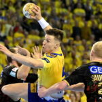 24.04.2024. Kielce. Zawodnik Industrii Kielce Michał Olejniczak podczas pierwszego meczu ćwierćfinałowego Ligi Mistrzów piłkarzy ręcznych z SC Magdeburg / Fot. Piotr Polak - PAP