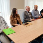 26.04.2024. Kielce. Niepełnosprawni mieszkańcy powiatu kieleckiego otrzymali wsparcie finansowe na rozpoczęcie działalności gospodarczej / fot. Starostwo Powiatowe w Kielcach