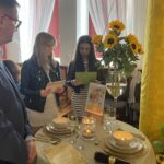 11.04.2024. Sandomierz. Wystawa "Wielcy malarze na stołach sandomierskiej "Marmolady" / Fot. Grażyna Szlęzak - Radio Kielce