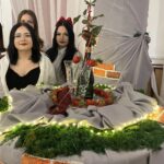 11.04.2024. Sandomierz. Wystawa "Wielcy malarze na stołach sandomierskiej "Marmolady" / Fot. Grażyna Szlęzak - Radio Kielce