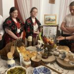 11.04.2024. Sandomierz. Wystawa "Wielcy malarze na stołach sandomierskiej "Marmolady" / Fot. Grażyna Szlęzak - Radio Kielce