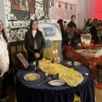 11.04.2024. Sandomierz. Wystawa "Wielcy malarze na stołach sandomierskiej "Marmolady" / Fot. Grażyna Szlęzak - Radio Kielce