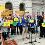 05.04.2024. Kielce. Kandydaci Trzeciej Drogi podziękowali mieszkańcom świętokrzyskiego / fot. Daniel Czwartosz - Radio Kielce