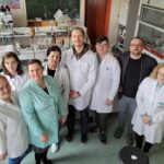 Uniwersytet Łódzki. Zespół prof. Marcina Jasińskiego. Na zdjęciu (od lewej): mgr Anna Kowalczyk, Beata Olszewska, dr Emilia Obijalska, Małgorzata Celeda, mgr Wiktor Poper, mgr Adrian Warcholiński, prof. Marcin Jasiński, dr Katarzyna Urbaniak / Fot. dr Szymon Jarzyński