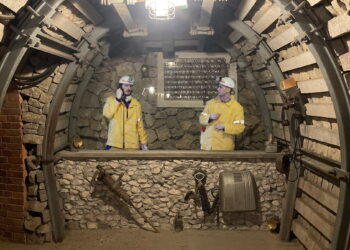 W podziemnej trasie turystycznej spotkamy górników z ubiegłego wieku