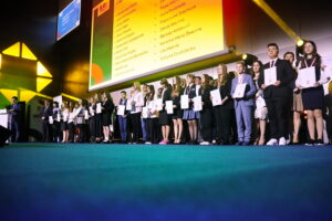 Laureacji konkursów przedmiotowych odebrali dyplomy i gratulacje