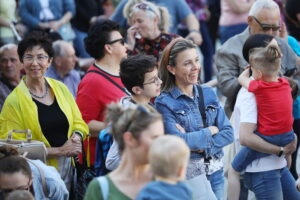 30.04.2024. Kielce, Plac Literatów. „Potańcówka - podziękówka”. / Fot. Wiktor Taszłow - Radio Kielce