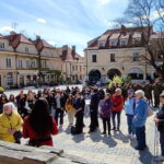 18.04.2024. Sandomierz. Spacer śladami sandomierskiej społeczności żydowskiej w ramach akcji Żonkile 2024. / Fot. Muzeum Zamkowe w Sandomierzu