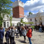 18.04.2024. Sandomierz. Spacer śladami sandomierskiej społeczności żydowskiej w ramach akcji Żonkile 2024. / Fot. Muzeum Zamkowe w Sandomierzu