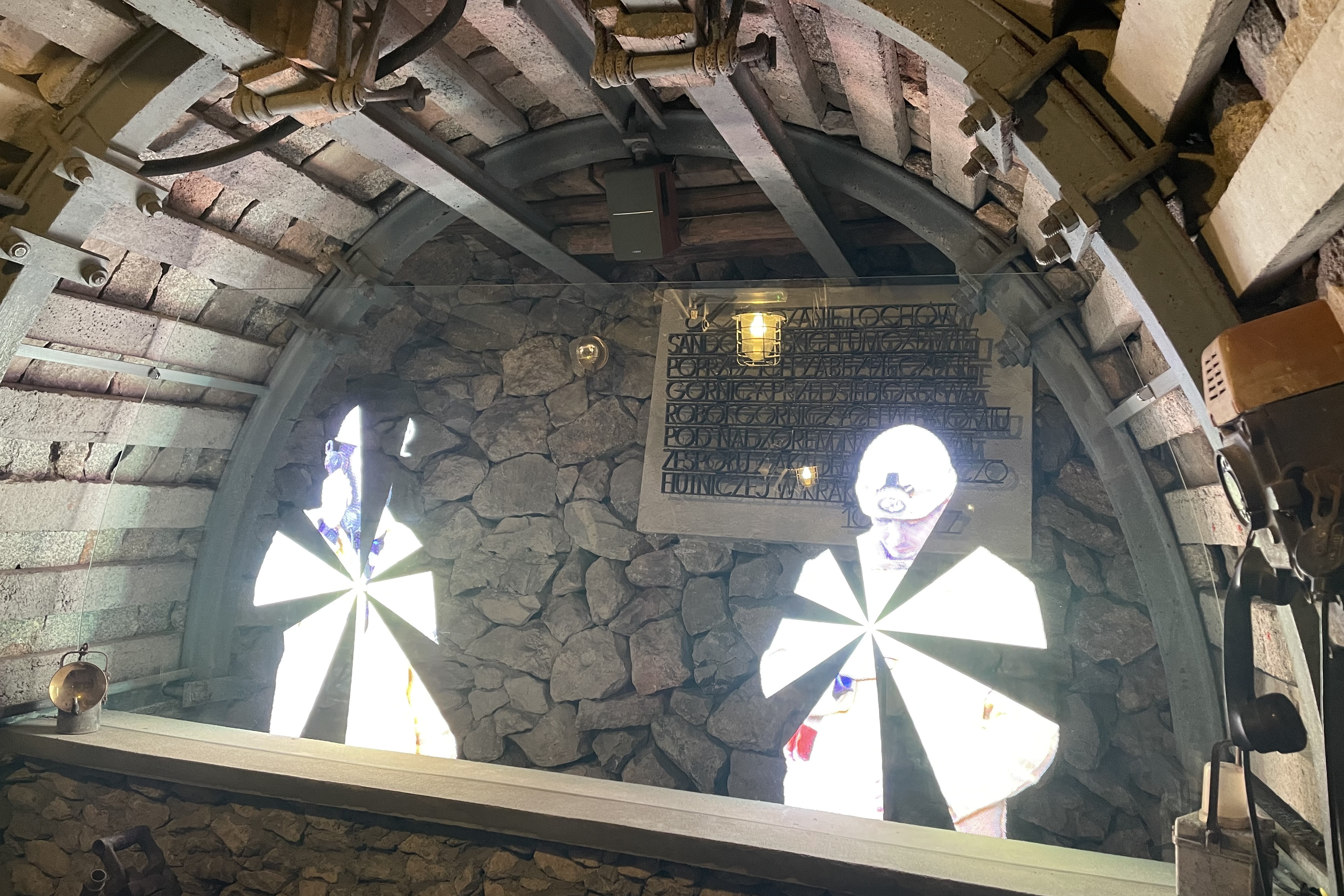 W podziemnej trasie turystycznej spotkamy górników z ubiegłego wieku