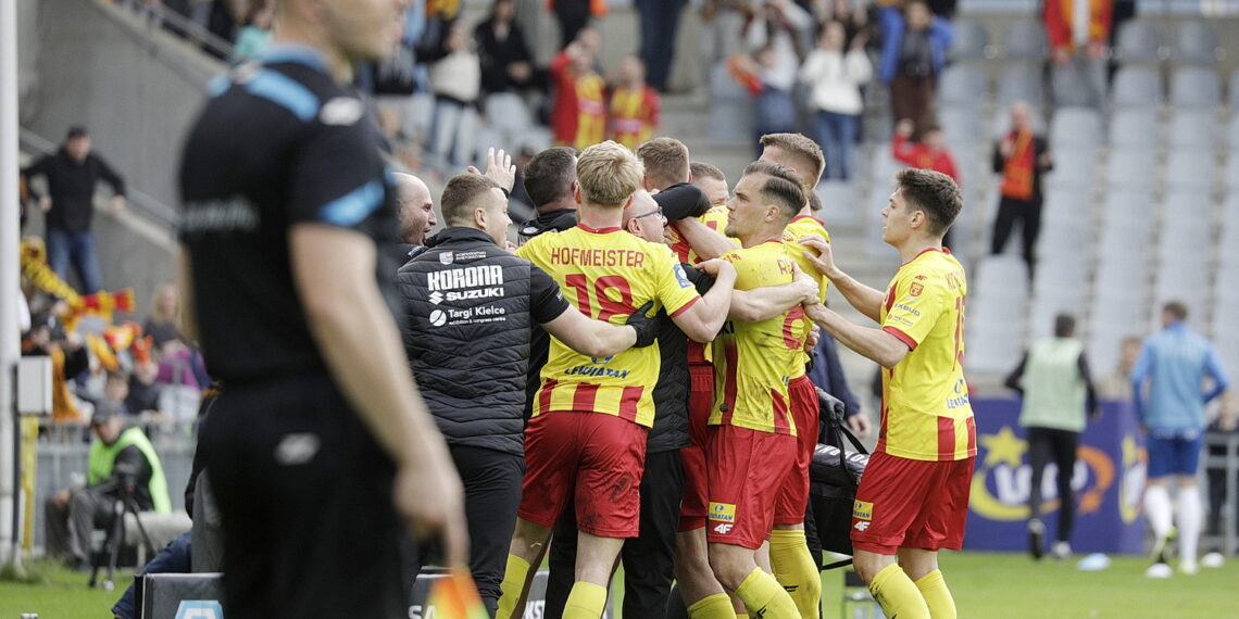 06.04.2024 Kielce. Piłka nożna. Ekstraklasa. Mecz Korona Kielce - Stal Mielec / Fot. Jarosław Kubalski - Radio Kielce